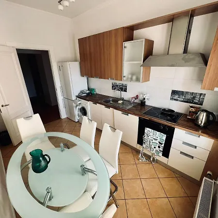 Two Bedroom In The Old Town Apartment *
